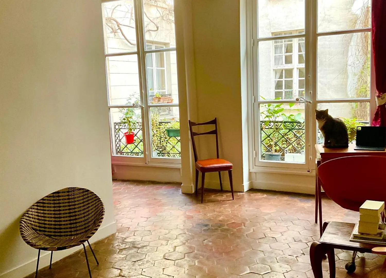 Apartment Bel Appartement Ancien Sur Cour Verdoyante Paris France